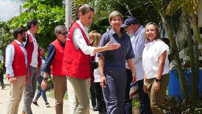 La reina Letizia “no habla por protocolo” a la prensa: medios se quedaron esperando sus palabras en Cartagena