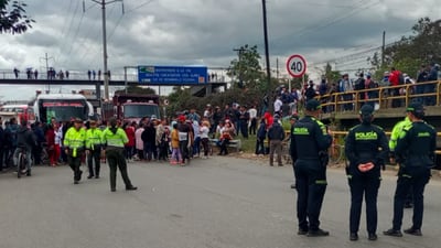 Planee su regreso: Calle 13 está totalmente bloqueada por protesta tras muerte de niña en colegio