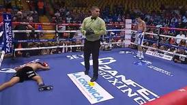 Boxeador mexicano sufre escalofriante nocaut tras golpe en la cabeza