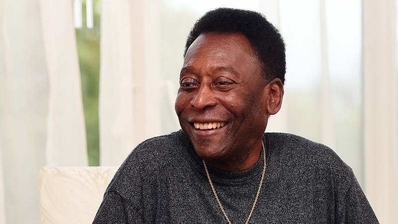 Internan de nuevo en urgencias a Pelé en UCI, producto del tumor extirpado