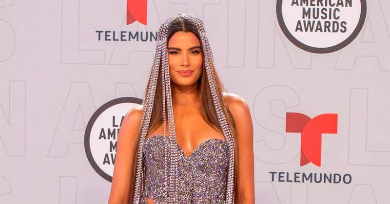 Ariadna Gutiérrez impactó con futurista look en los Latin American Music Awards