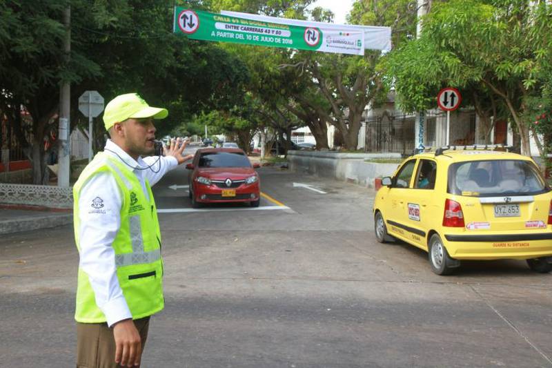 Orientador vial de la Secretaría de Tránsito de Barranquilla.