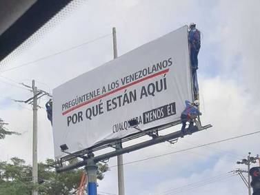 Polémica valla apareció en Santa Marta con mensaje xenófobo contra migrantes venezolanos