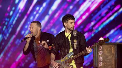Coldplay cantó Bachata Rosa y Juan Luis Guerra quedó emocionado