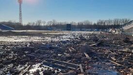 ¡Terribles imágenes! Bombardeo ruso destruye estadio de futbol en Ucrania