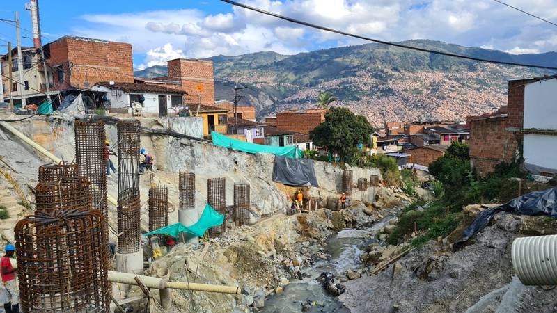 Intervención quebrada La Madera en Medellín