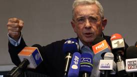 Uribe usa declaración por el caso Betancourt para pedir unidad en la derecha