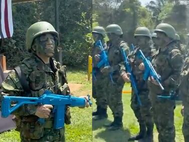 ¿Por qué la alcaldesa de Bogotá apareció con fusil y camuflado dando instrucciones a militares?
