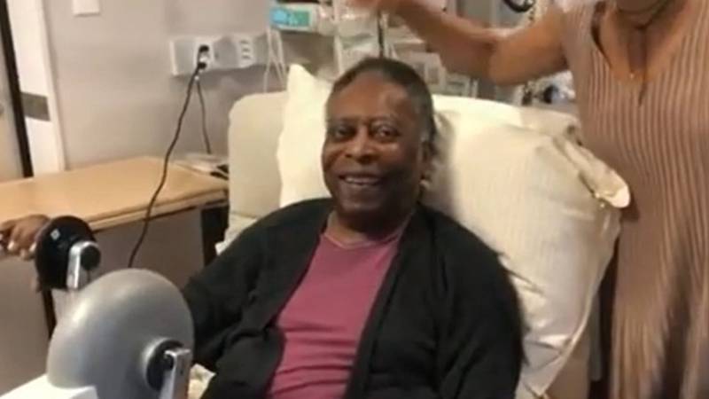 Primera imagen de Pelé luego de ser llevado a urgencias ¡Se le ve bien!