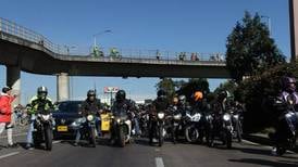 Levantan prohibición de parrillero en moto en la capital