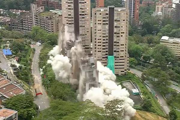 En video: cayó el edificio Continental Towers en medio de dolor y lágrimas