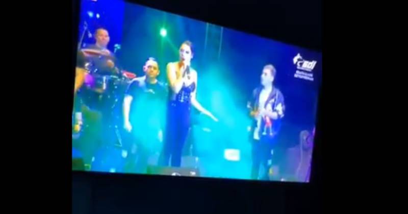 Jean Carlos Centeno regañó a Ana del Castillo en pleno concierto