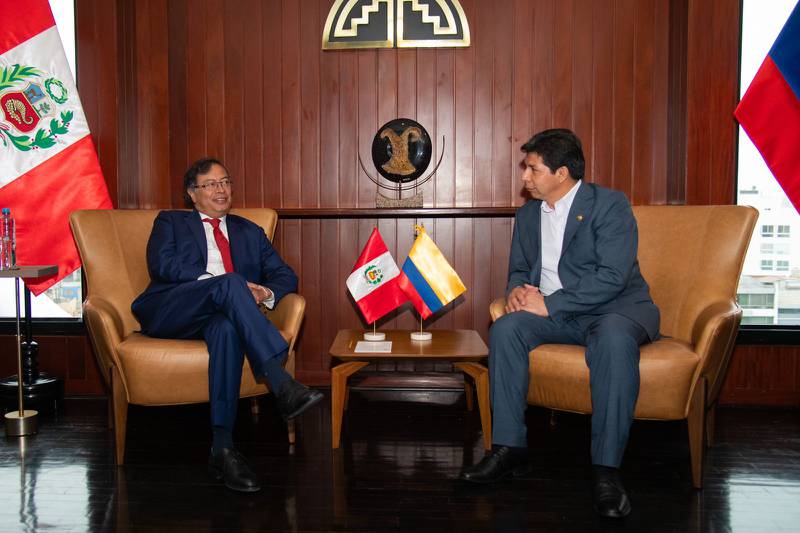 Reunión entre el Presidente Gustavo Petro y el Presidente Pedro Castillo, de Perú, donde hablron de temas de colaboración comercial,  seguridad y fortalecimiento de la CAN. Y, en especial, el trabajo conjunto con Brasil para la defensa de la selva amazónica.