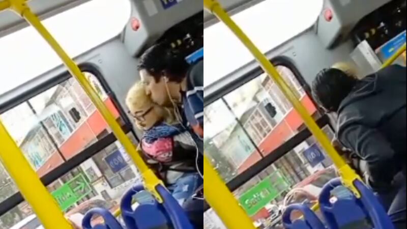 Graban a bogotano con “novia” de trapo, llevándola en un bus del SITP y dándole besos apasionados