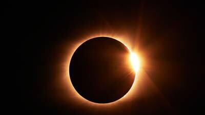 De esta manera podrá ver el eclipse solar sin afectar sus ojos