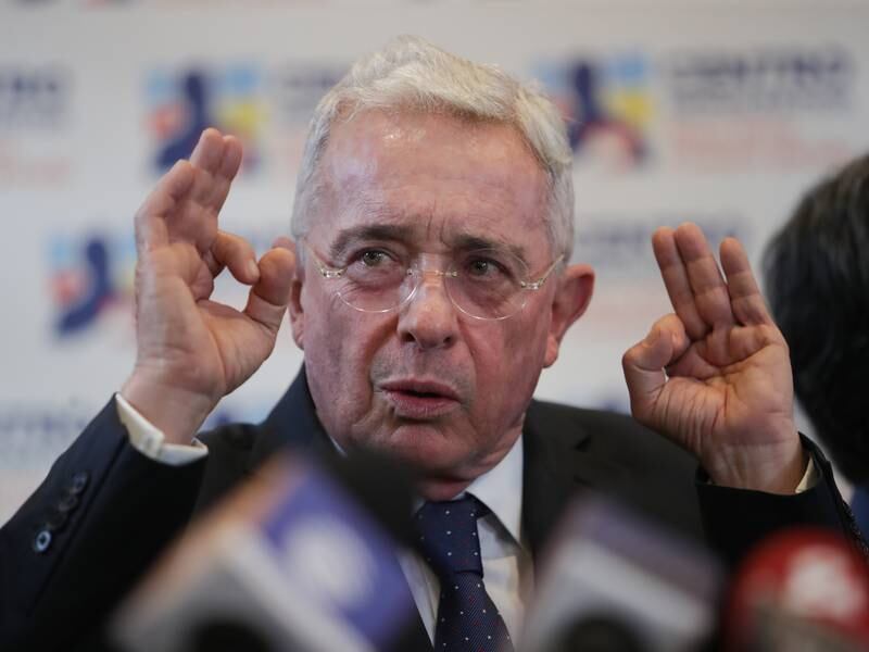 “No sabía que los prediales se deben pagar al Presidente”: Álvaro Uribe le responde a Petro