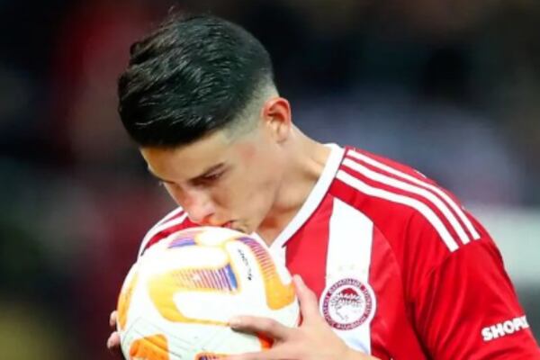 ¡Pero qué pelota metió! James sumó otro ‘pasegol divino’ en el fútbol griego