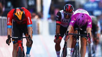 Fernando Gaviria la sigue botando toda y fue noveno en la etapa del Giro