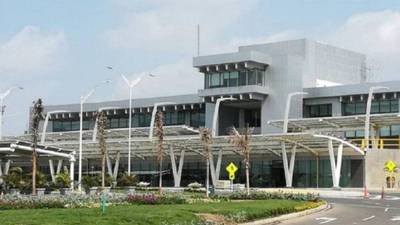 Aeropuerto de Barranquilla sin agua: pasajeros varados de Viva Air no pueden usar el baño