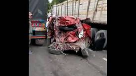(Video) Fuertes imágenes: tranctomula chocó contra 8 carros y provocó terrible accidente