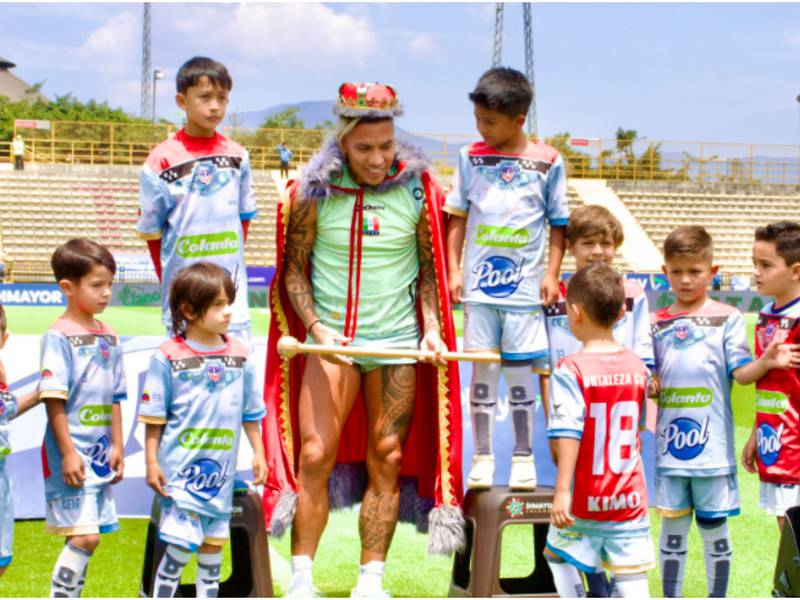 “Como un rey del gol”: La jocosa bienvenida de Fortaleza a Dairo Moreno
