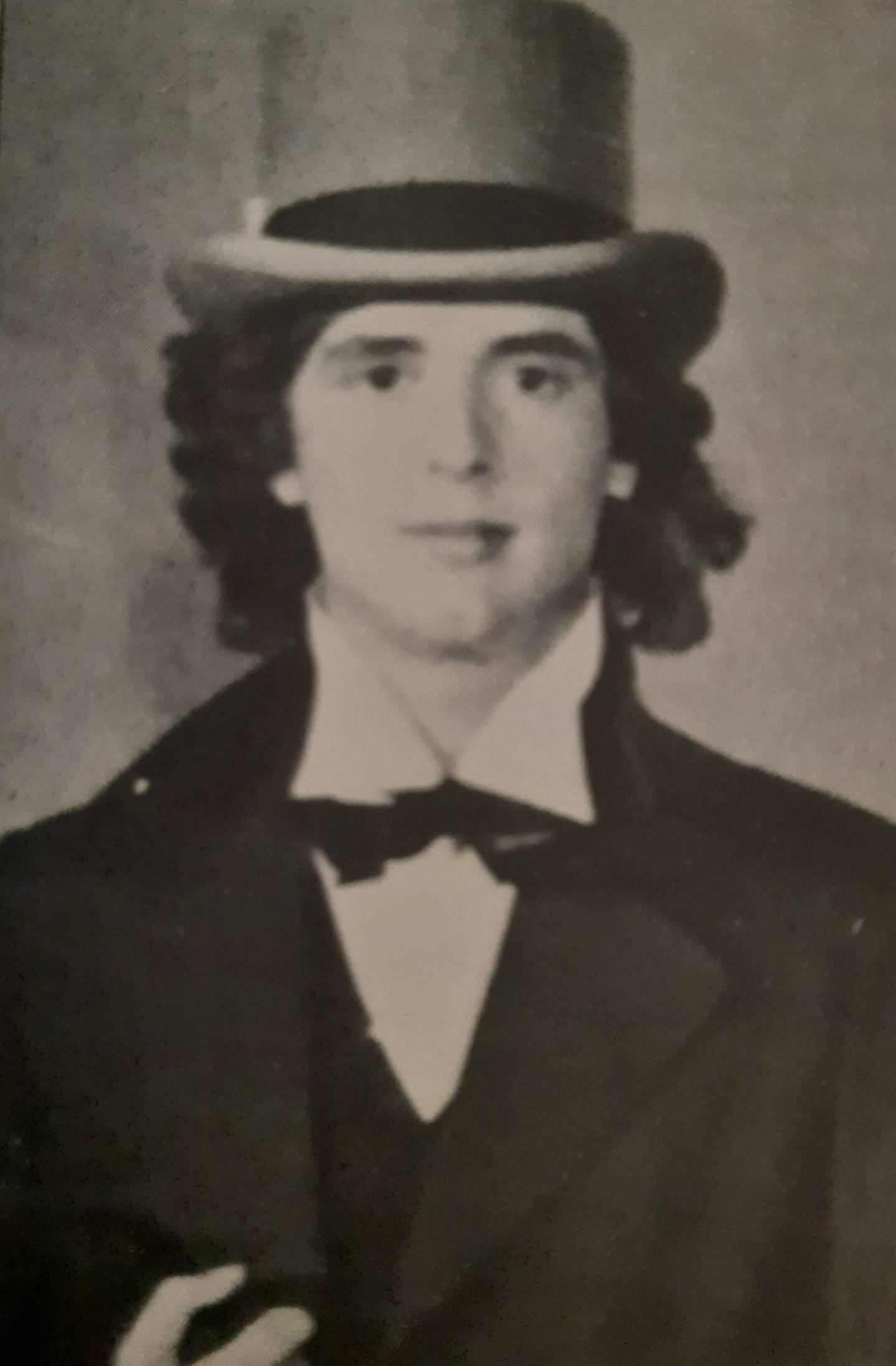 Carlos Vives interpretando a David Copperfield en la miniserie homónima de 1982