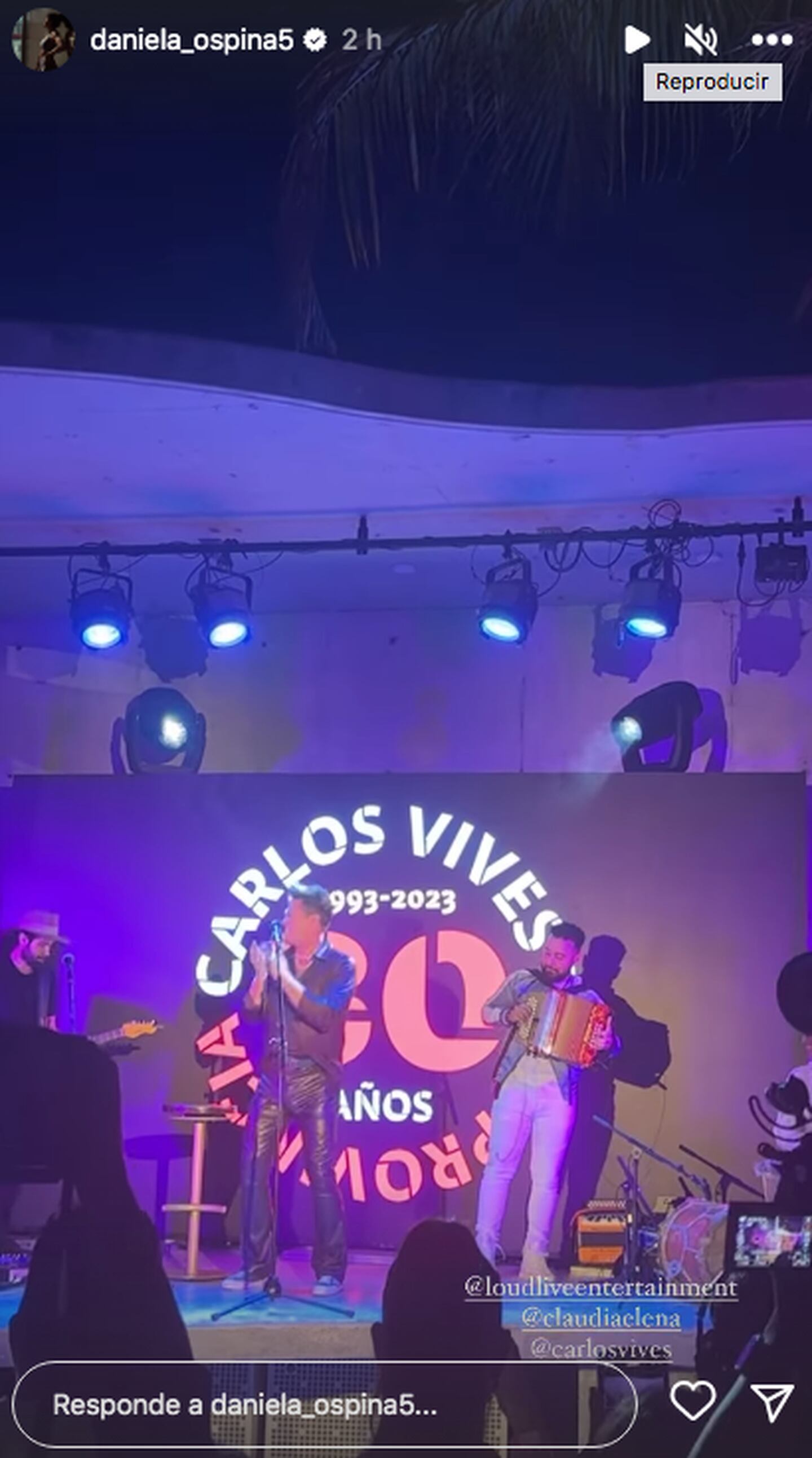 Daniela Ospina en la fiesta de Carlos Vives