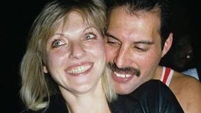 Freddie Mercury y su historia con Mary Austin, la mujer que heredó su fortuna 