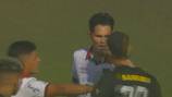 Hostilidad total: el clásico uruguayo dejó una pelea entre jugadores tras el simple saludo