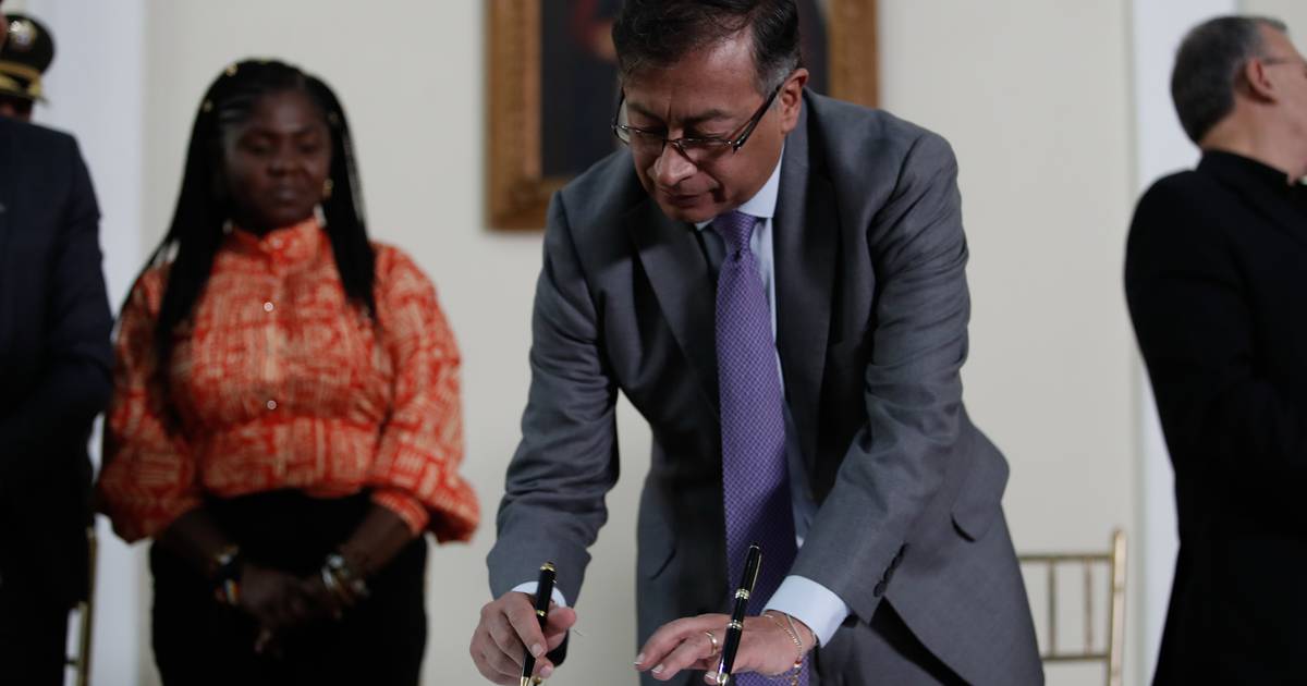 Gustavo Petro et Francia Márquez ont signé la création du ministère de l’égalité
