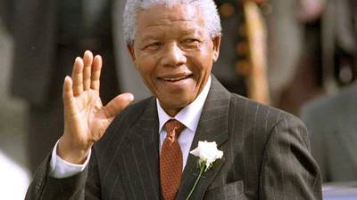 Nieta de Mandela rechaza que Harry y Meghan usen a su abuelo “para ganar millones”