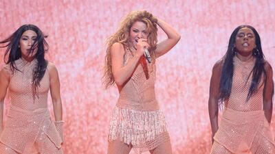 Una hincha del Junior se robó las miradas durante la presentación de Shakira en los Video Music Awards