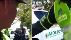 “No se ponga a grabar al policía” En video quedó registrado el tenso momento que vivió un motociclista durante requisa