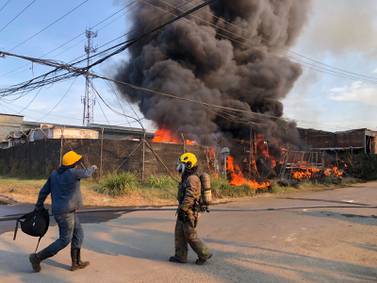 Explosión y un grave incendio se presenta al norte Cali, en una bodega industrial