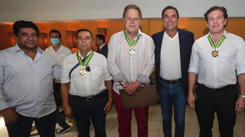 Alcaldía de Bucaramanga condecoró al presidente de la Federación Colombiana de Fútbol y al de la Conmebol