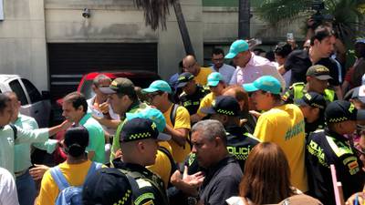 ¡Se armó la pelea! Seguidores del Pacto Histórico y Máximo Noriega atacan a candidatos en Barranquilla