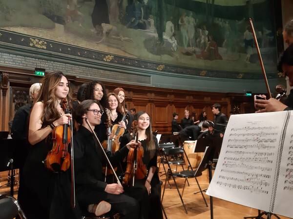 Orquesta Sinfónica Javeriana cierra su gira francesa en la simbólica Sorbona