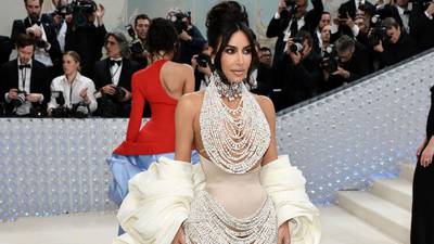 Una cucaracha en la Met Gala se robó el show, ni Kim Kardashian brilló tanto