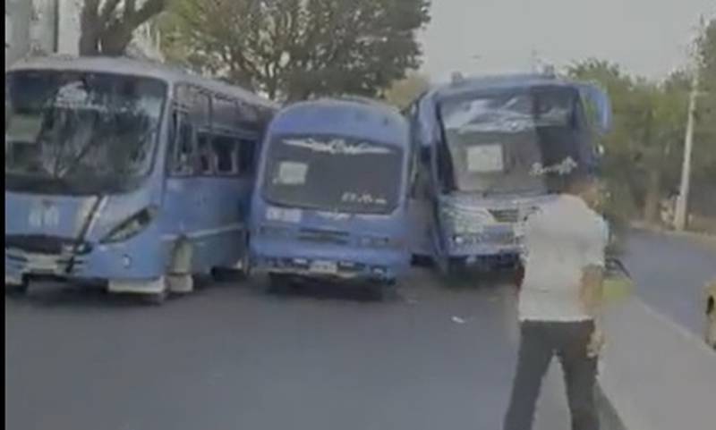 Triple choque de buses en Santa Marta.
