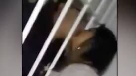 VIDEO: Policías piden besos y “algo más” a mujeres para liberarlas