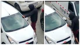 Ciudadano se salvó de le robaran los espejos del carro; otro vehículo casi atropella al ladrón