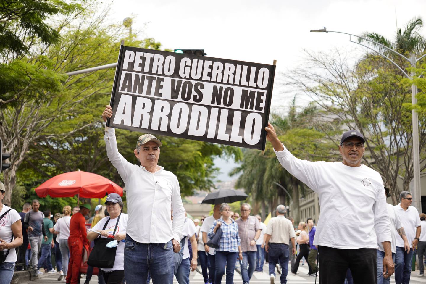 Manifestación de opositores del gobierno de Gustavo Petro en Medellín