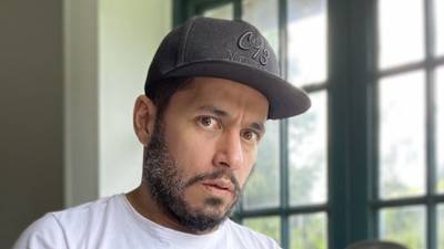 “No soy yo”: Santiago Alarcón alarmó a sus seguidores por mensajes falsos que estaban llegando a su nombre