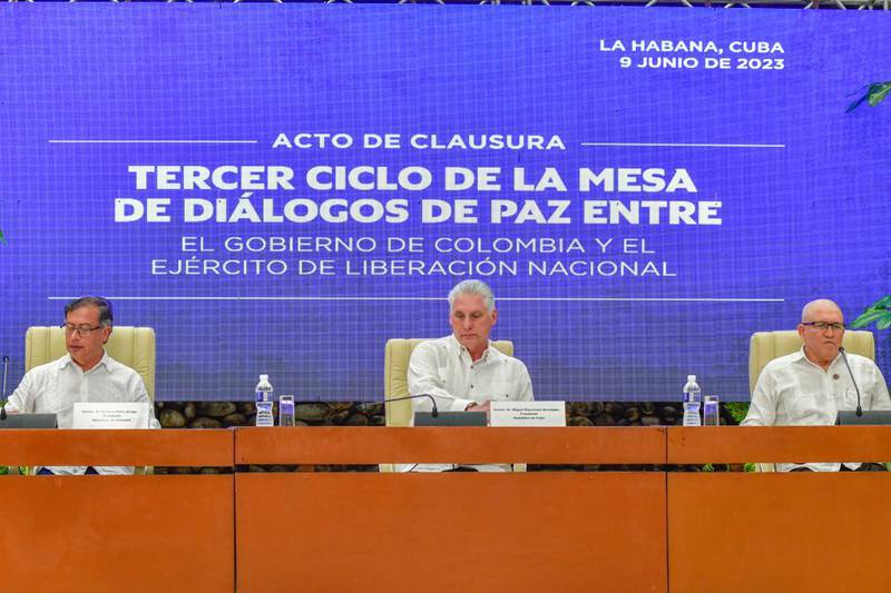 Gustavo Petro, presidente de Cuba Miguel Díaz-Canel y alias 'Antonio García', máximo comandante del ELN en anuncio del cese al fuego