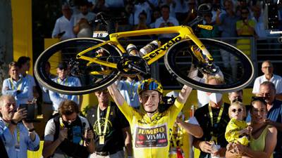 Paseo de la victoria: Vingegaard se coronó campeón del Tour en los Campos Elíseos