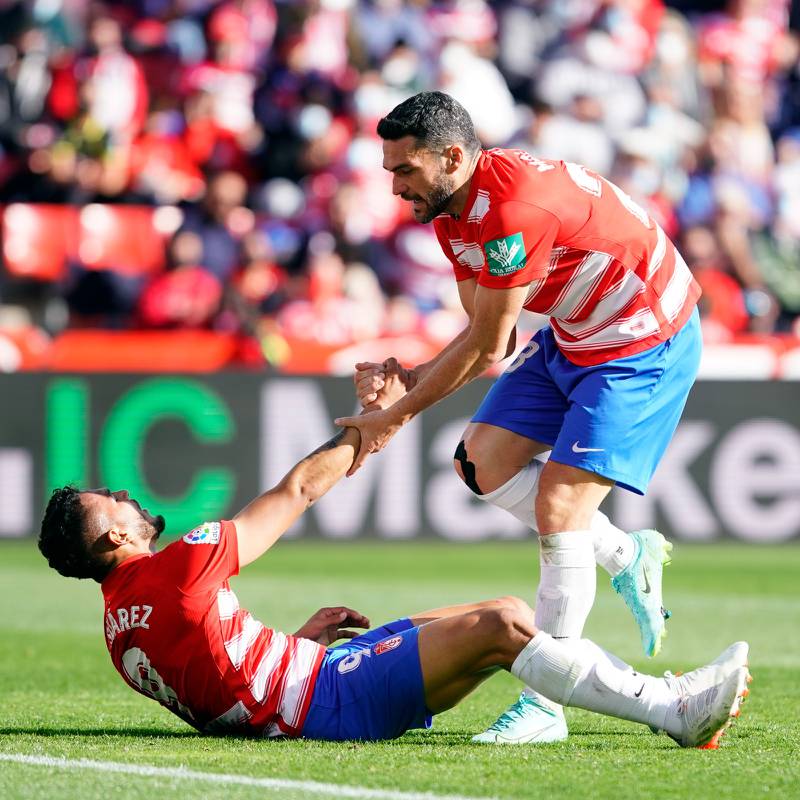 ¡Solo era empujarlo! Luis Suárez se perdió un gol cantado debajo del arco
