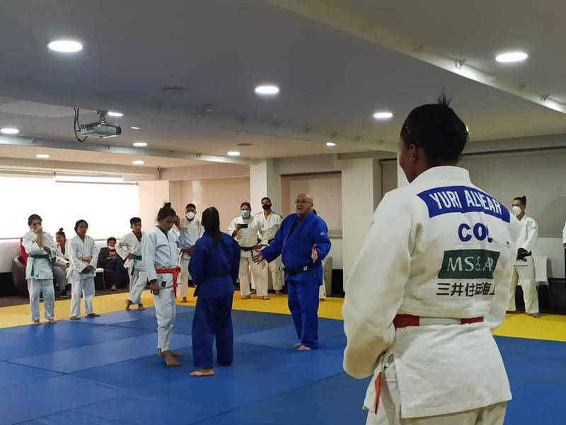 Yuri Alvear prepara a los nuevos talentos del judo colombiano
