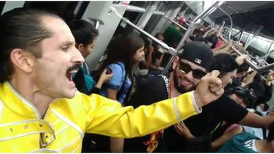 No solo pasa en Transmilenio: el Freddie Mercury paisa apareció en el metro de Medellín