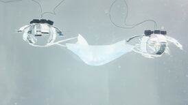 Un robot-medusa recoge los residuos del océano sin tocarlos