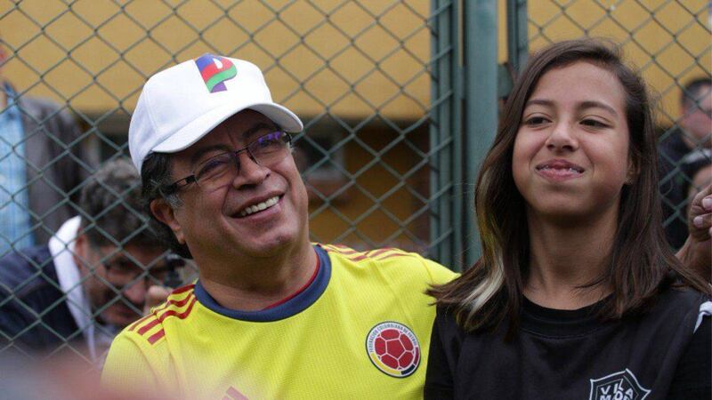 Hija de Gustavo Petro estalló por los gritos contra su papá en el partido de Colombia
